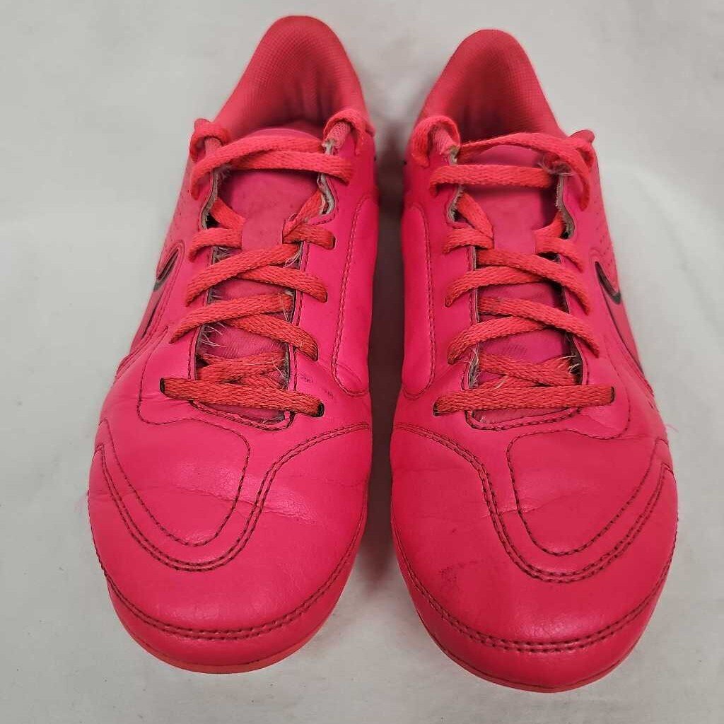 Nike Tiempo Soccer Cleats, Size 6