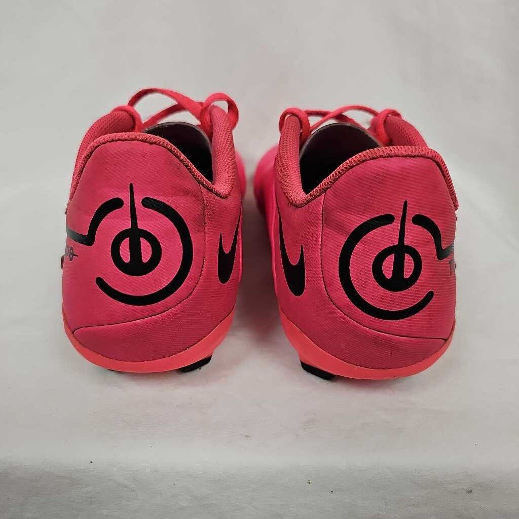 Nike Tiempo Soccer Cleats, Size 6