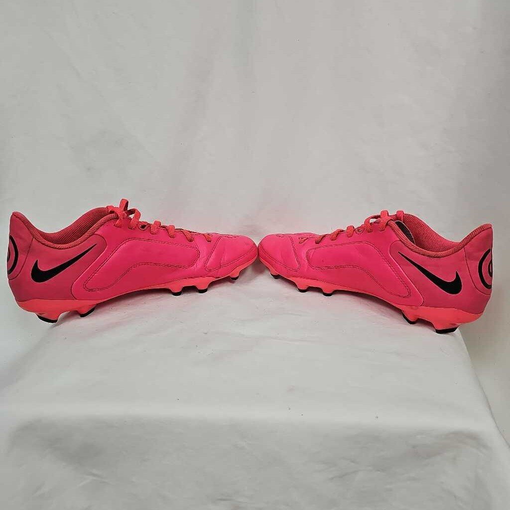 Nike Tiempo Soccer Cleats, Size 6