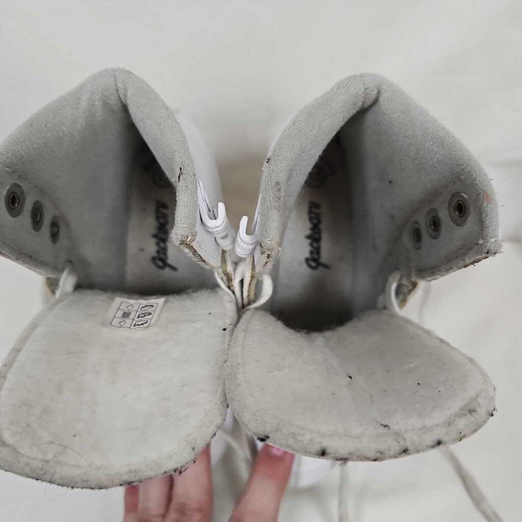 Jackson Ultima 200 Youth Figure Skates, Size Y13
