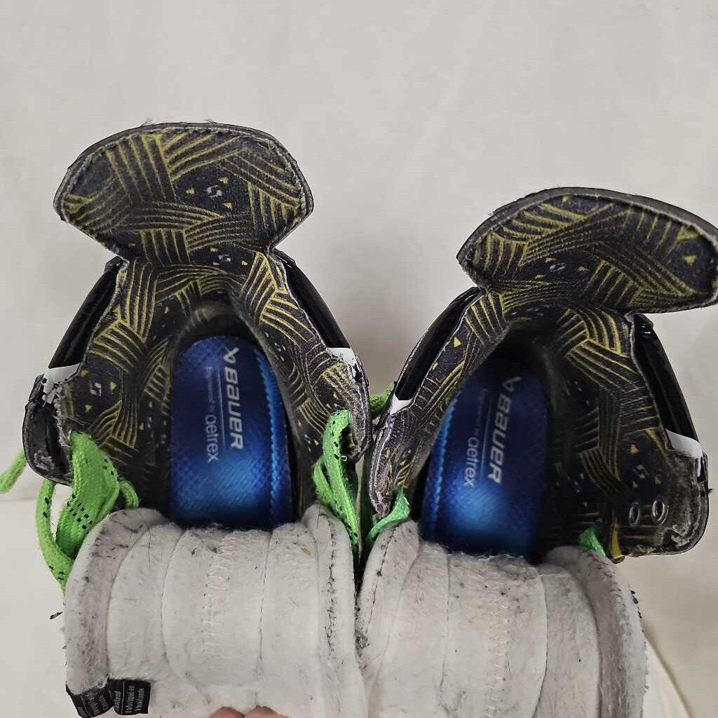Bauer Supreme M40 Junior Hockey Skates, Size 3.5