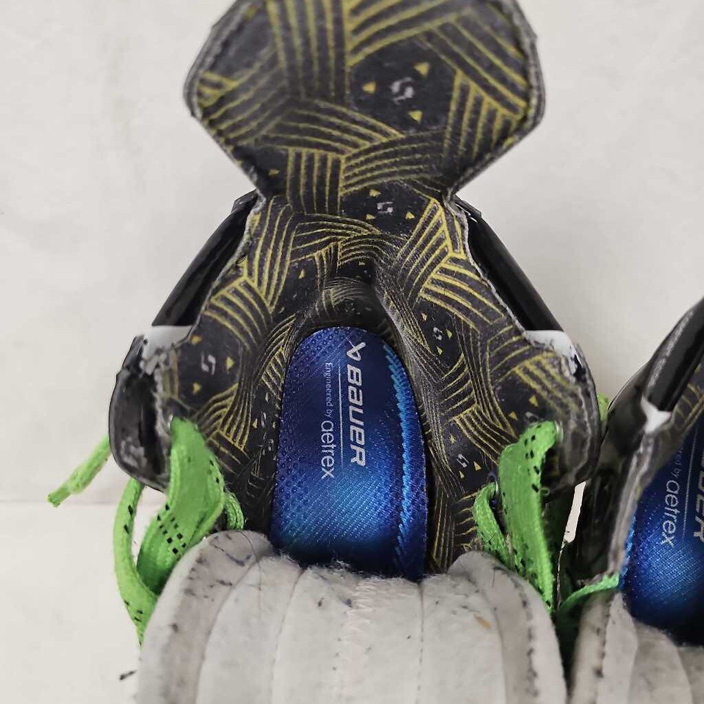 Bauer Supreme M40 Junior Hockey Skates, Size 3.5