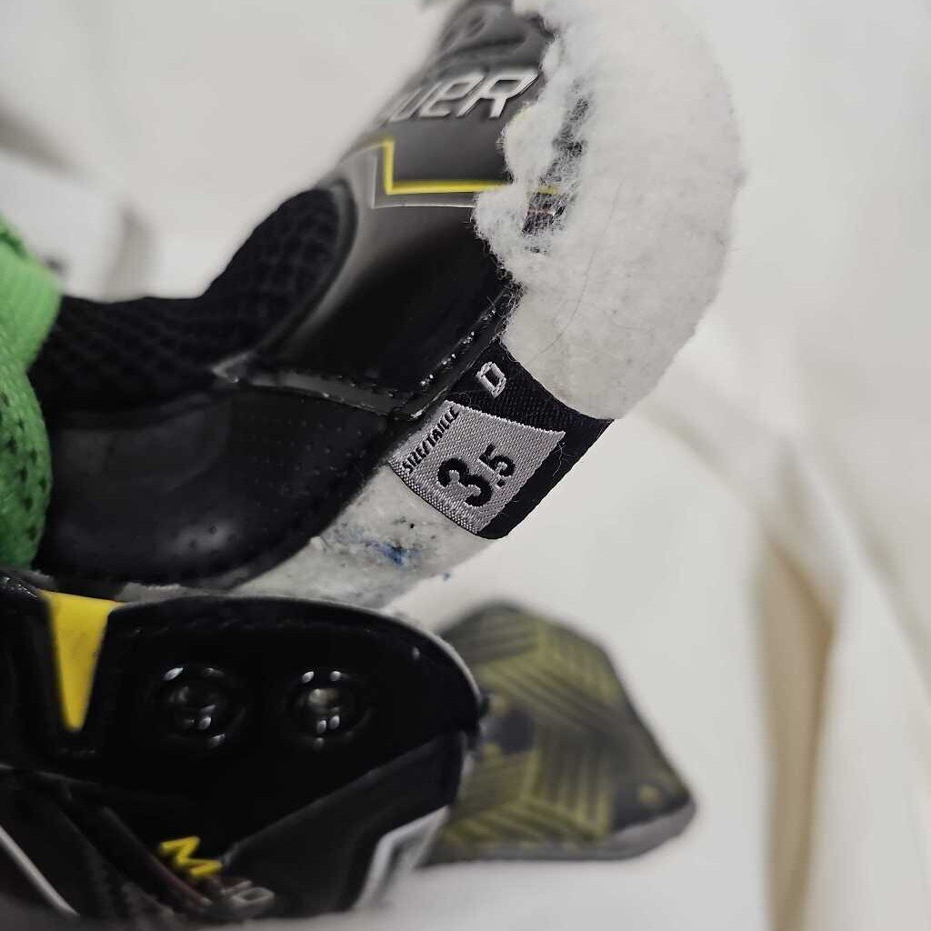 Bauer Supreme M40 Junior Hockey Skates, Size 3.5
