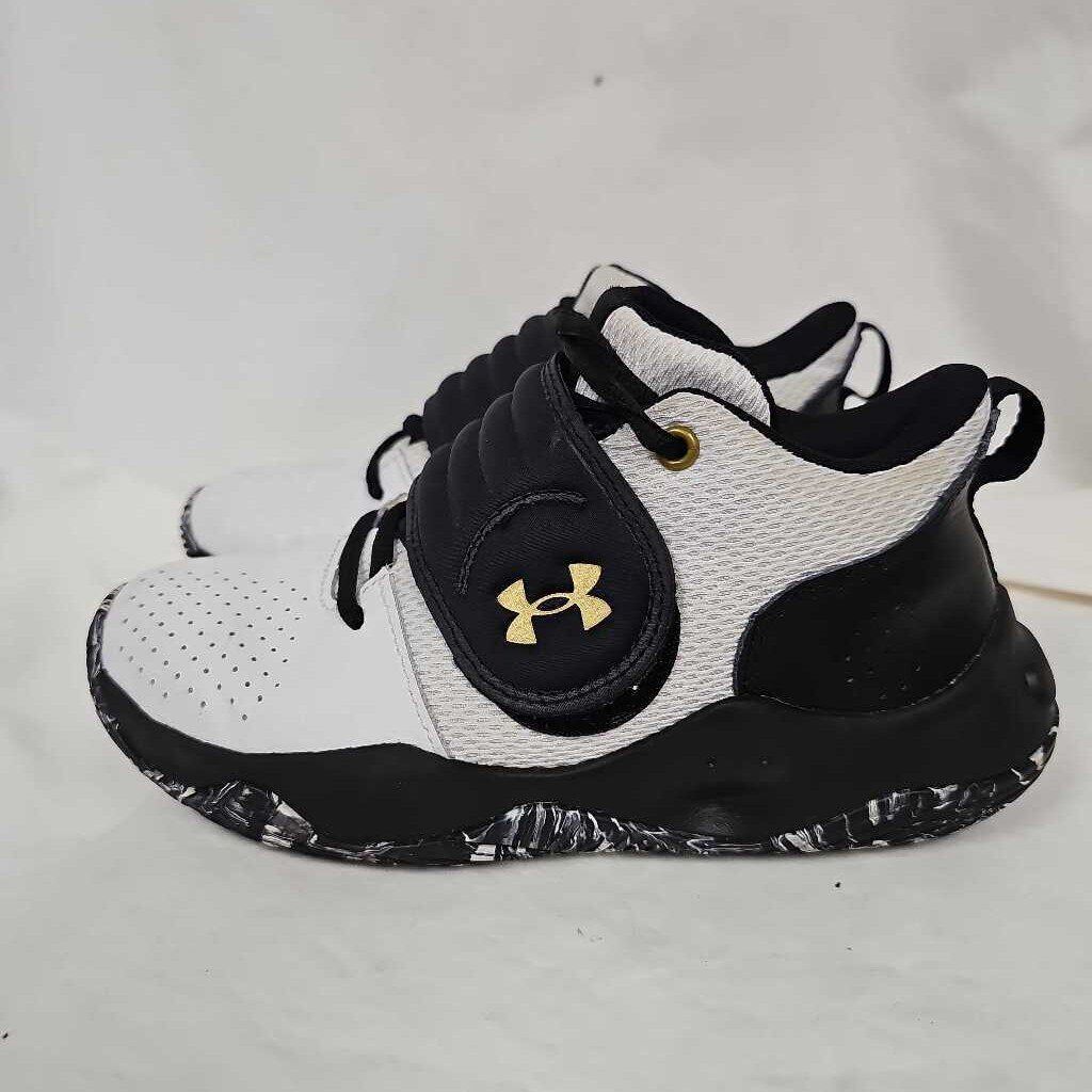 Under Armour Zone Kid's Basketball Shoes, Size 2
