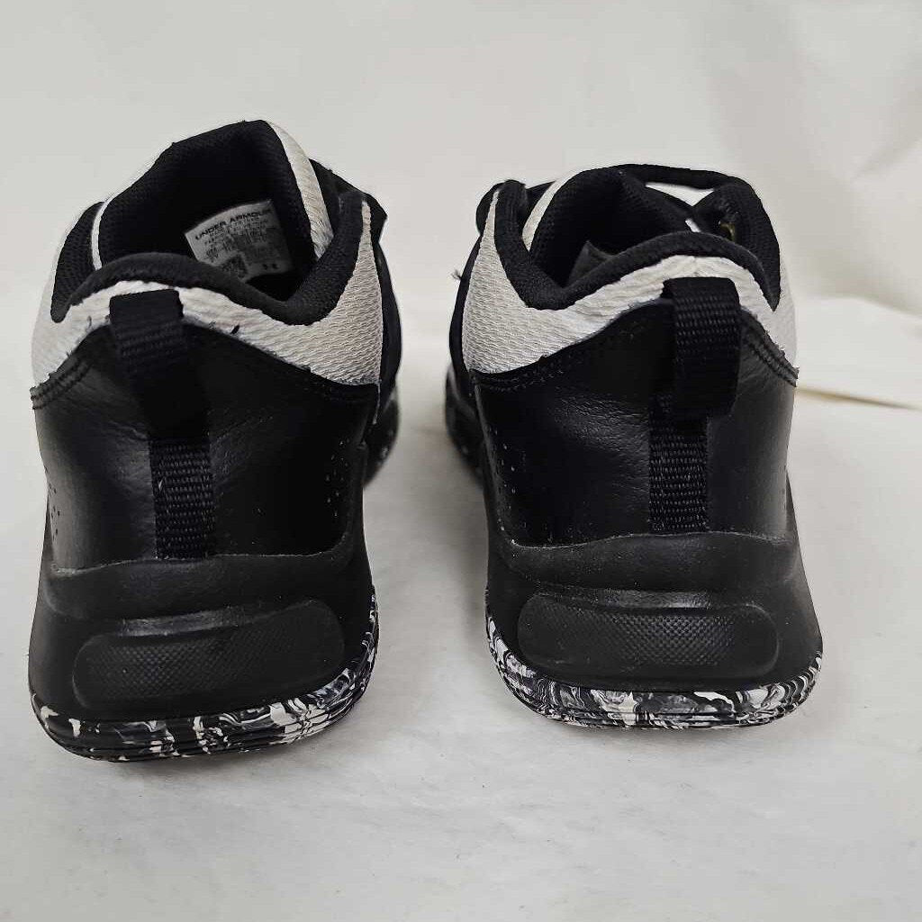 Under Armour Zone Kid's Basketball Shoes, Size 2