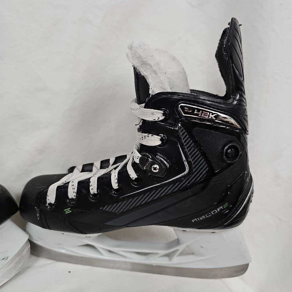 CCM Ribcor 42K Pump Junior Hockey Skates, Size 3.5