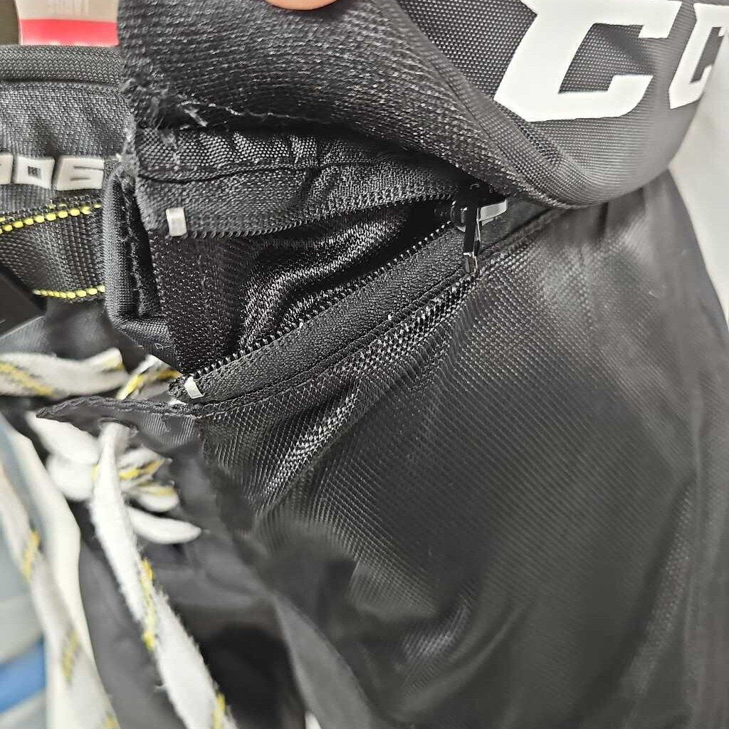 CCM Tacks 9060 Junior Hockey Pants, Junior Large