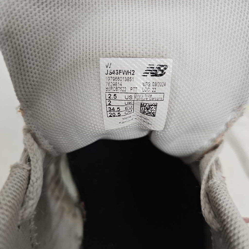 New Balance 442 Soccer Cleats, Size 2.5