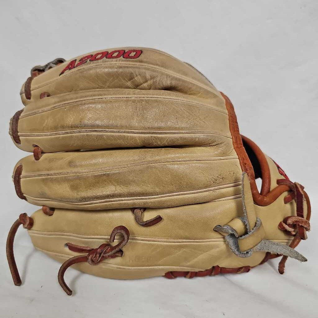 Wilson A2000 Baseball Glove, 11.75" RHT