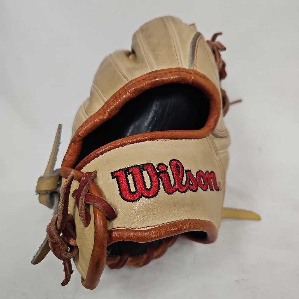 Wilson A2000 Baseball Glove, 11.75" RHT