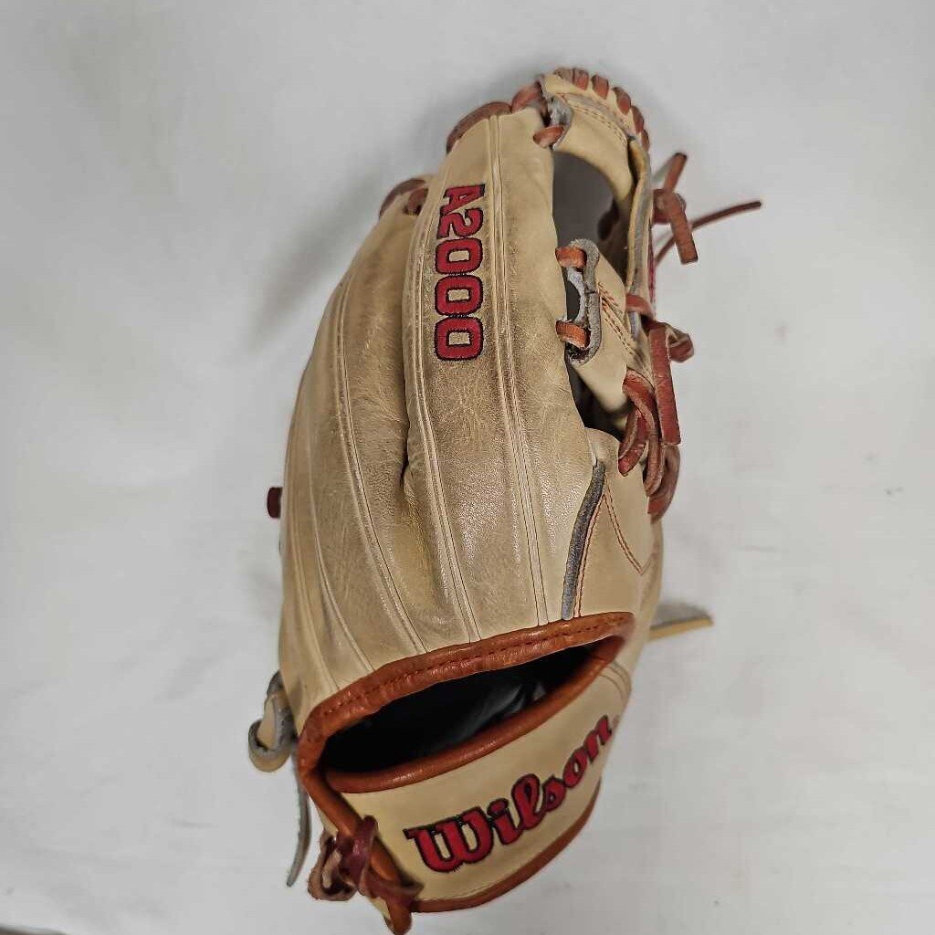 Wilson A2000 Baseball Glove, 11.75" RHT