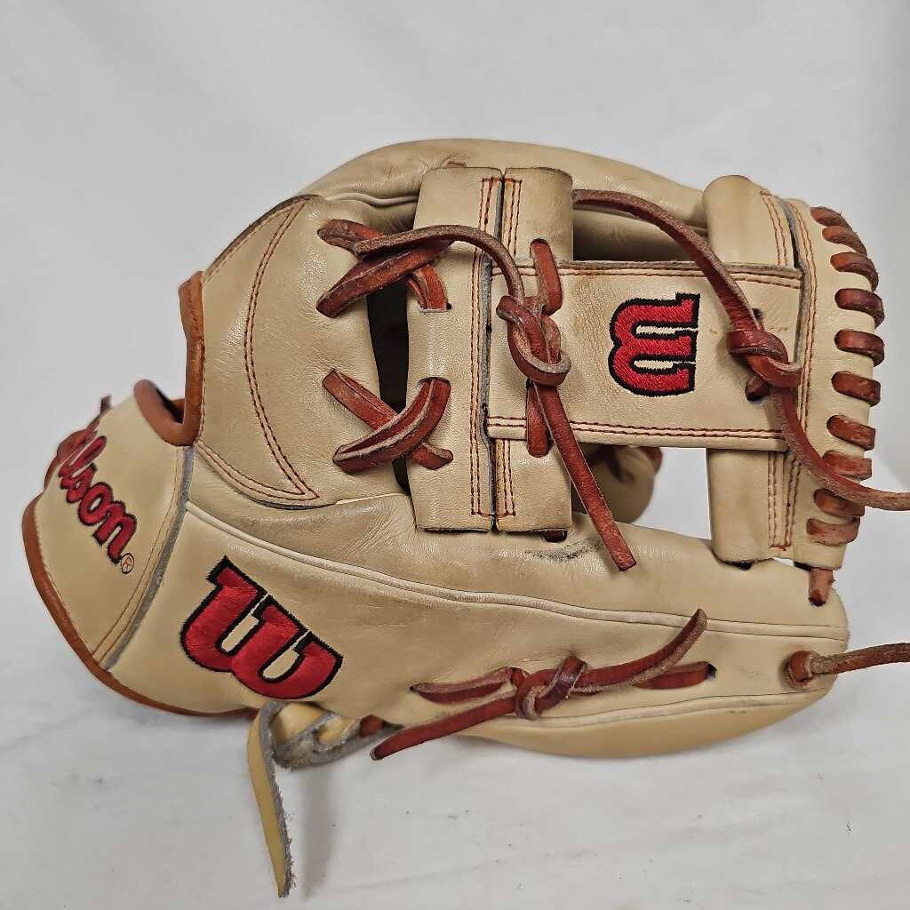 Wilson A2000 Baseball Glove, 11.75" RHT