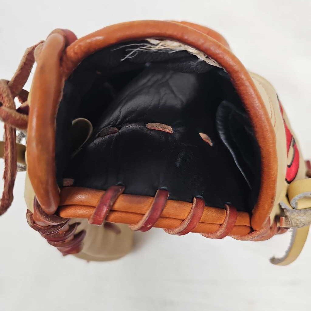 Wilson A2000 Baseball Glove, 11.75" RHT