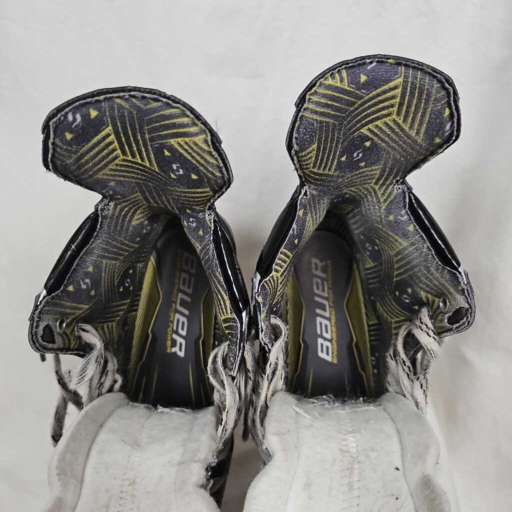 Bauer Supreme M40 Intermediate Hockey Skates, Size 4.5 Fit 2