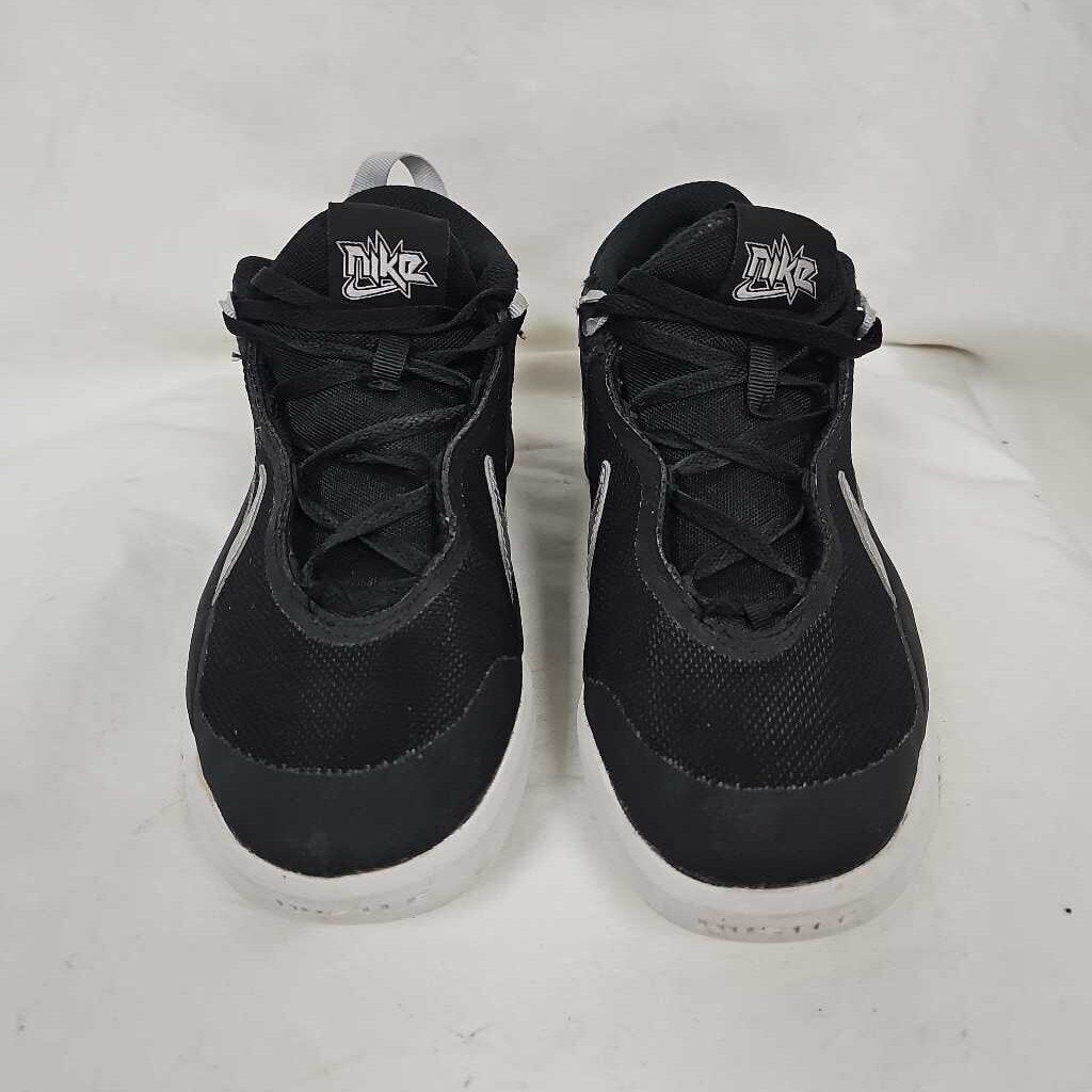 Nike Hustle DX-SU21 Kids Basketball Shoes, Size 3.5