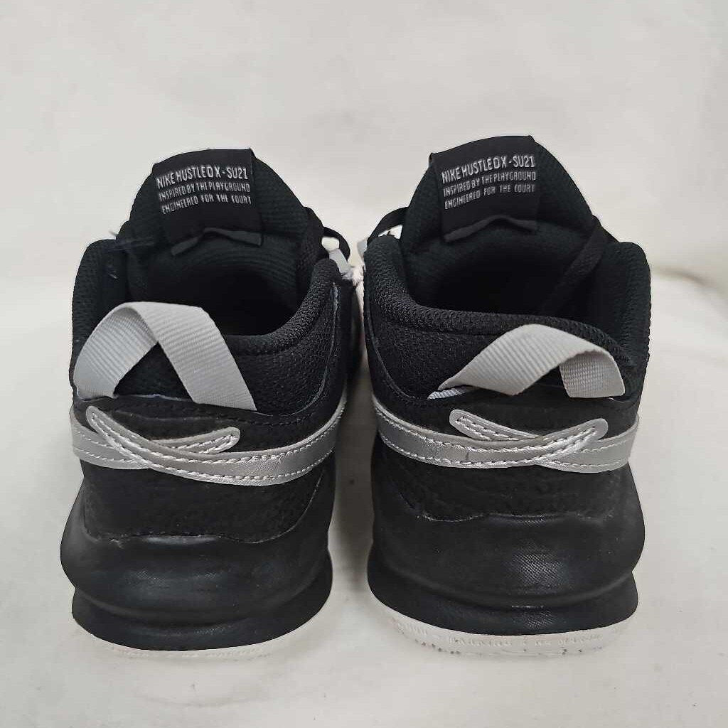 Nike Hustle DX-SU21 Kids Basketball Shoes, Size 3.5