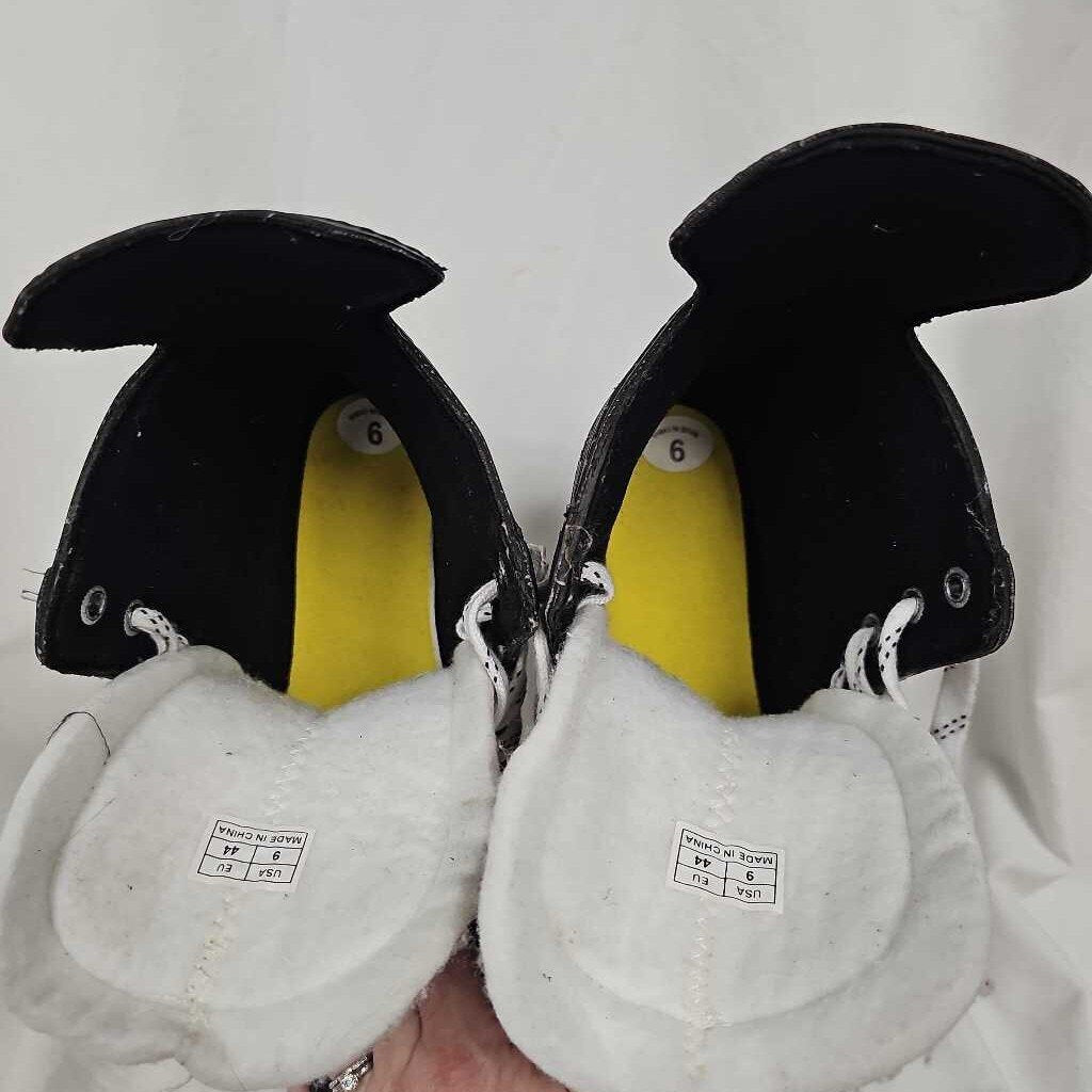 CCM Tacks 1052 Senior Hockey Skates, Size 9