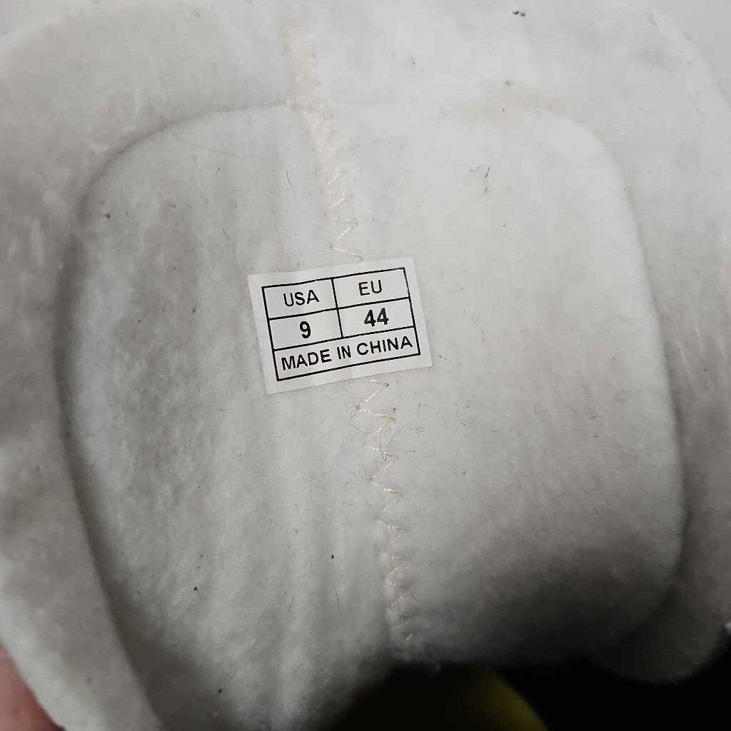 CCM Tacks 1052 Senior Hockey Skates, Size 9