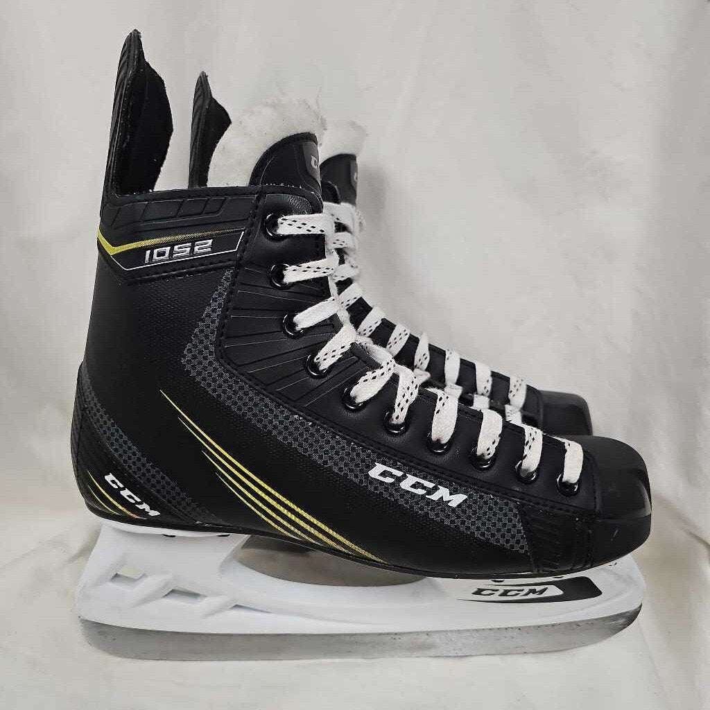 CCM Tacks 1052 Senior Hockey Skates, Size 9