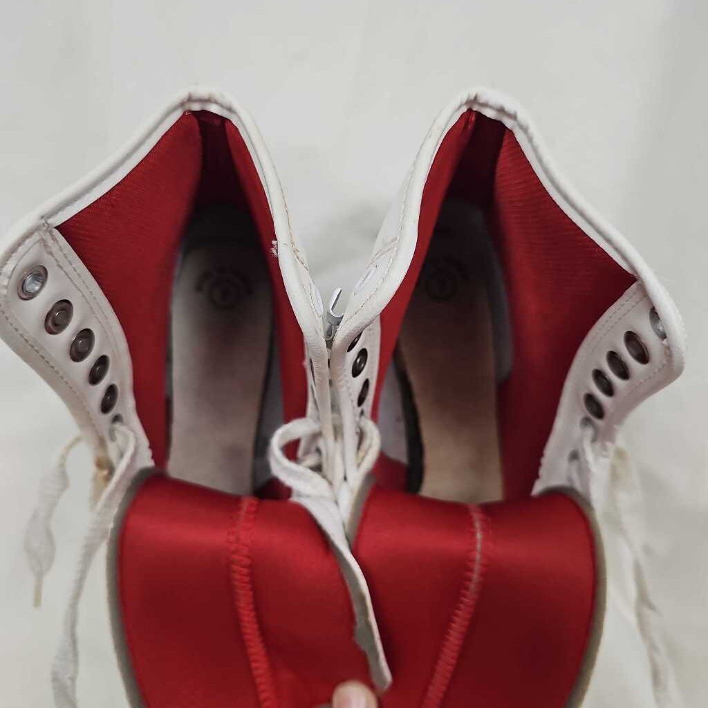Traditional Women's Figure Skates, Size 7