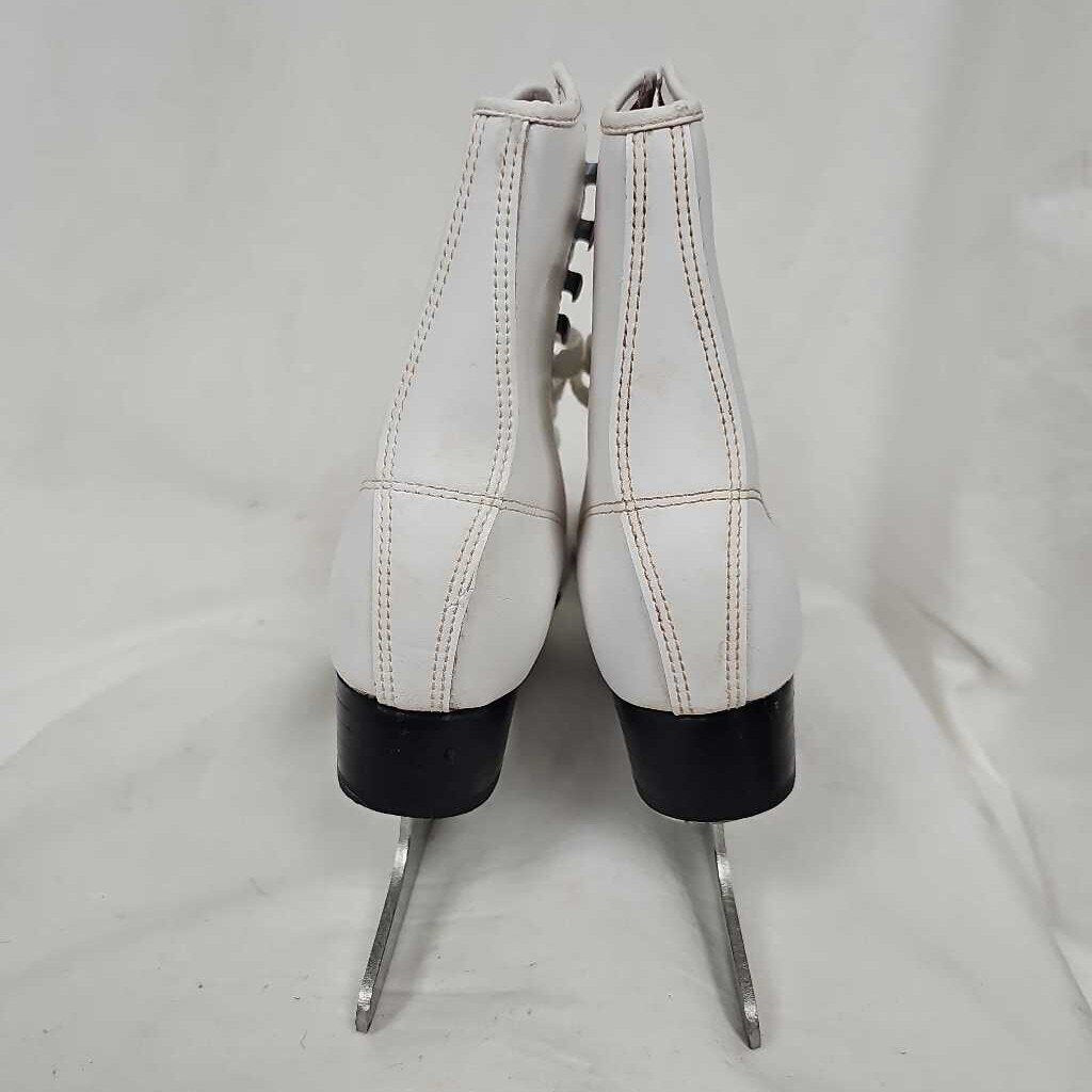 Traditional Women's Figure Skates, Size 7