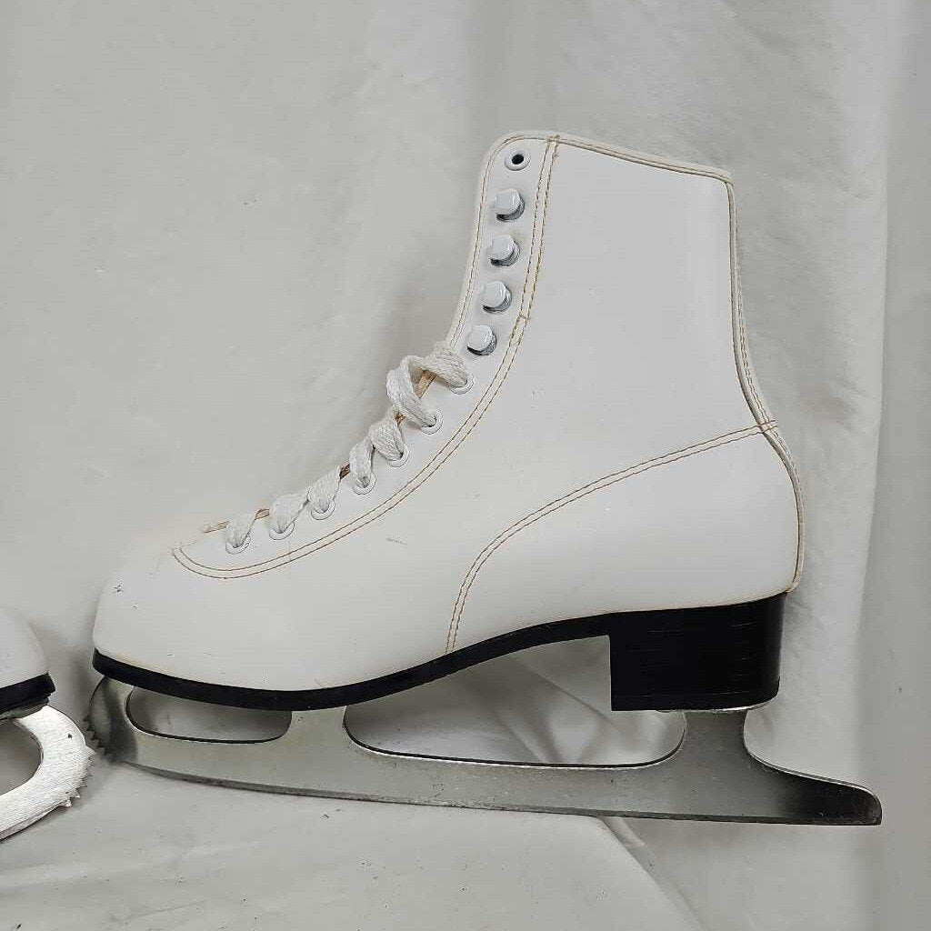 Traditional Women's Figure Skates, Size 7