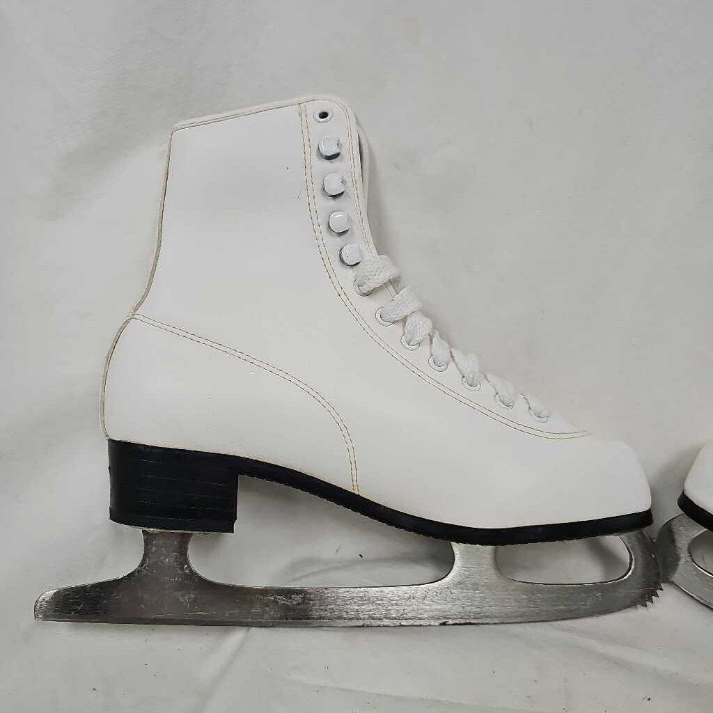 Traditional Women's Figure Skates, Size 7