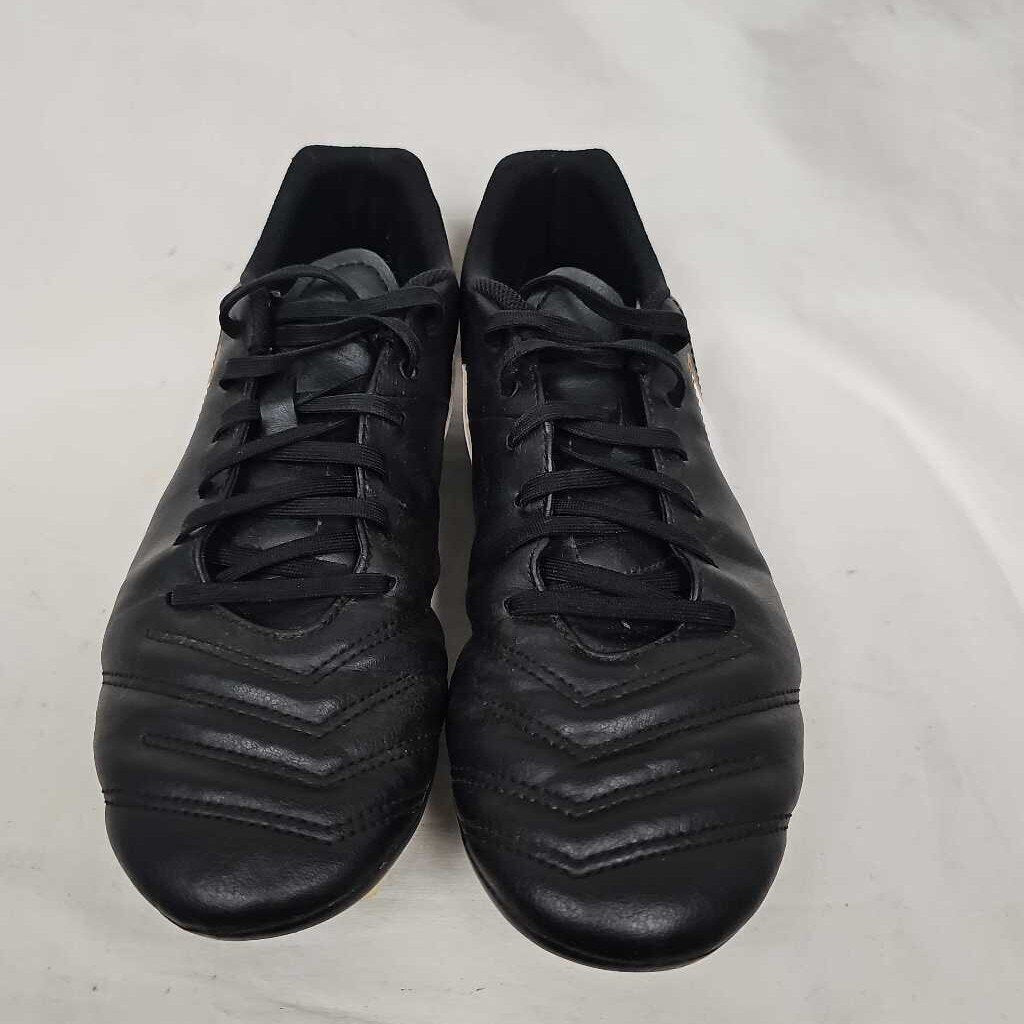Nike Tiempo Soccer Cleats, Size 9