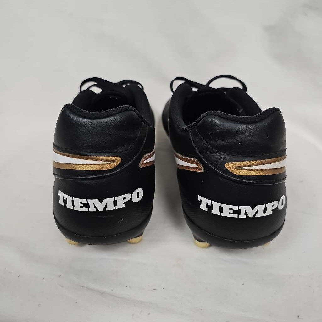 Nike Tiempo Soccer Cleats, Size 9
