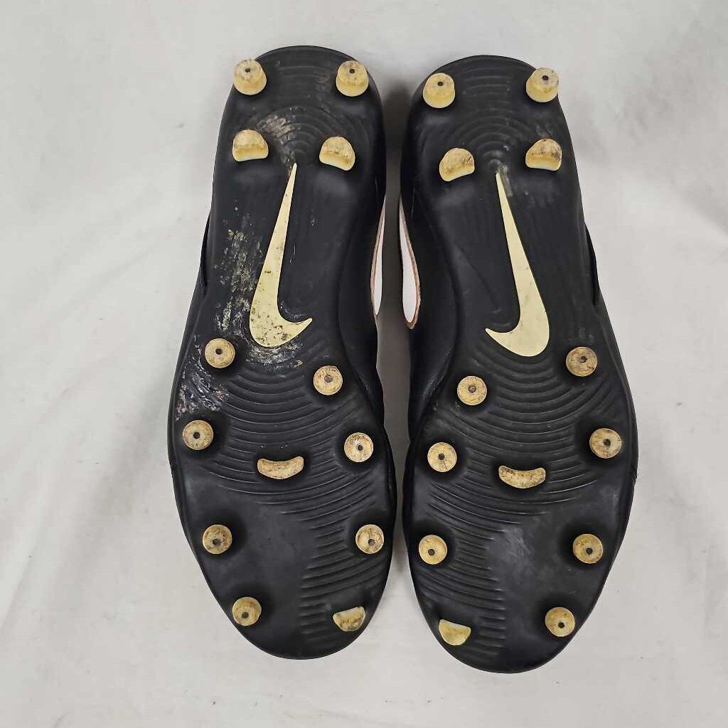 Nike Tiempo Soccer Cleats, Size 9