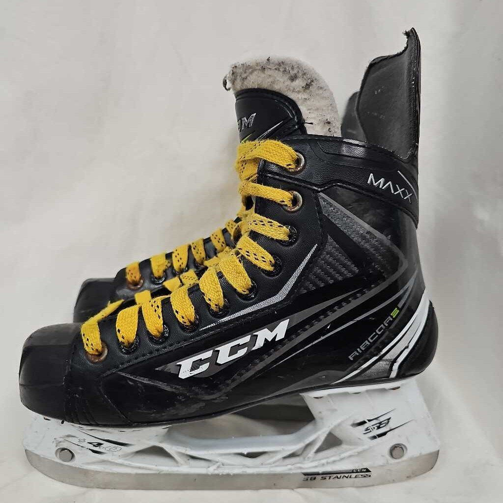 CCM Ribcor Maxx Intermediate Hockey Skates, Size 6.5