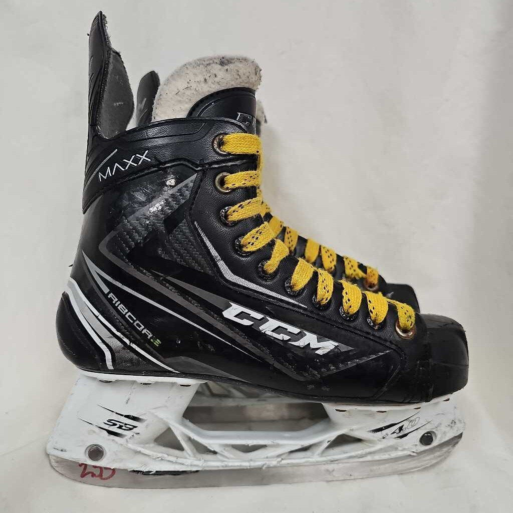 CCM Ribcor Maxx Intermediate Hockey Skates, Size 6.5