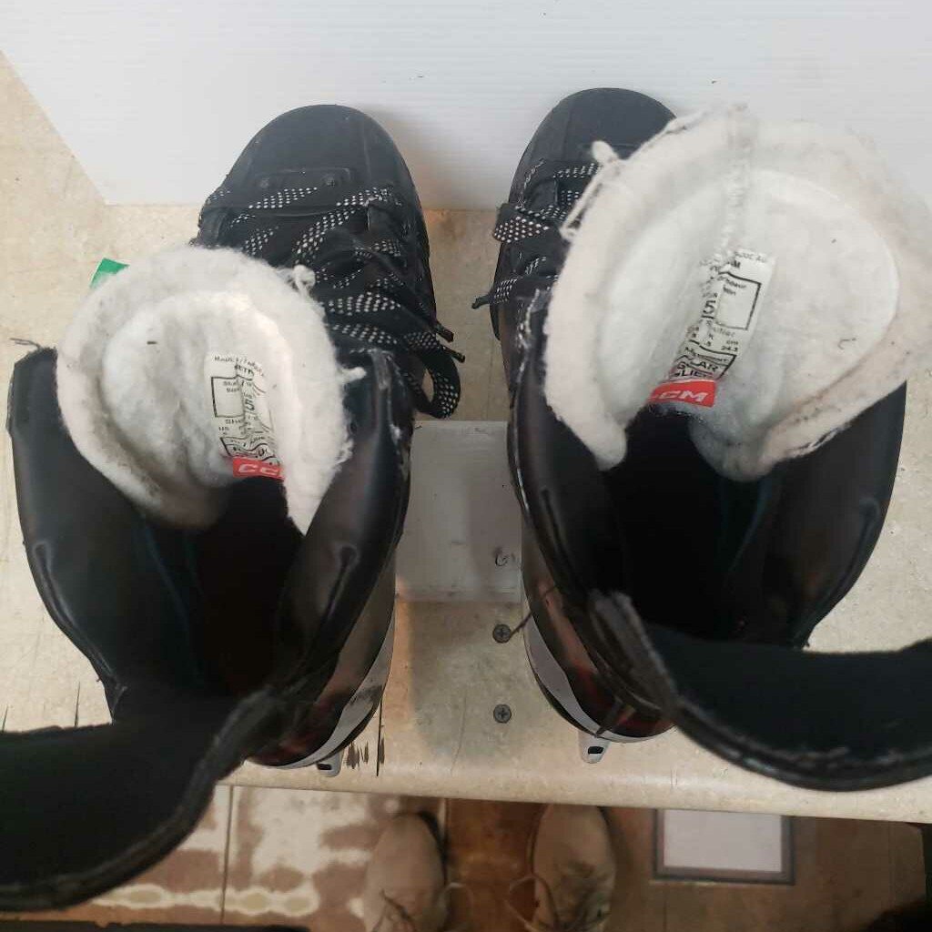 CCM Jetspeed FT680 Hockey Skates Size 5
