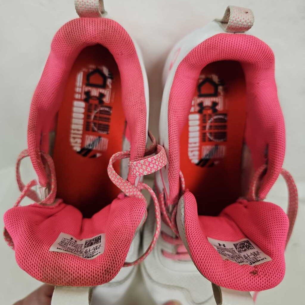 Under Armour Glyde Softball Cleats, Size 2.5