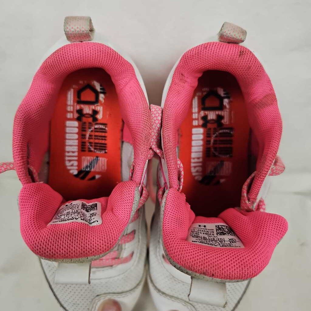 Under Armour Glyde Softball Cletas, Size Y13