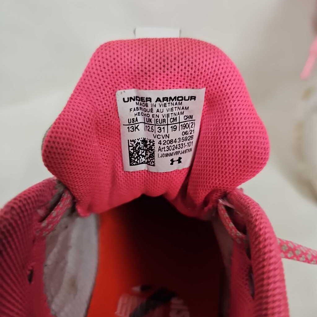 Under Armour Glyde Softball Cletas, Size Y13