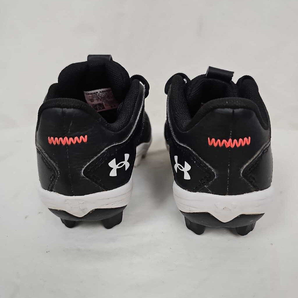 Under Armour Lead Off Youth Cleats, Size Y8
