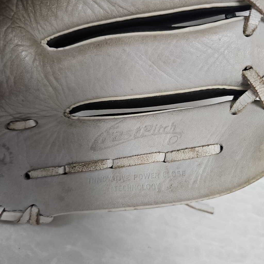 Mizuno Supreme Series Fastpitch Softball Glove, 12.5" RHT