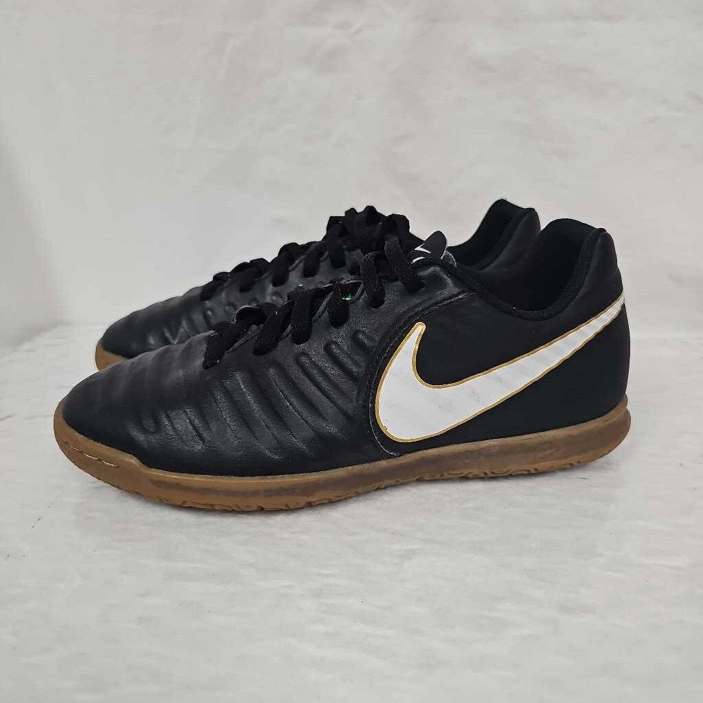 Nike Tiempo