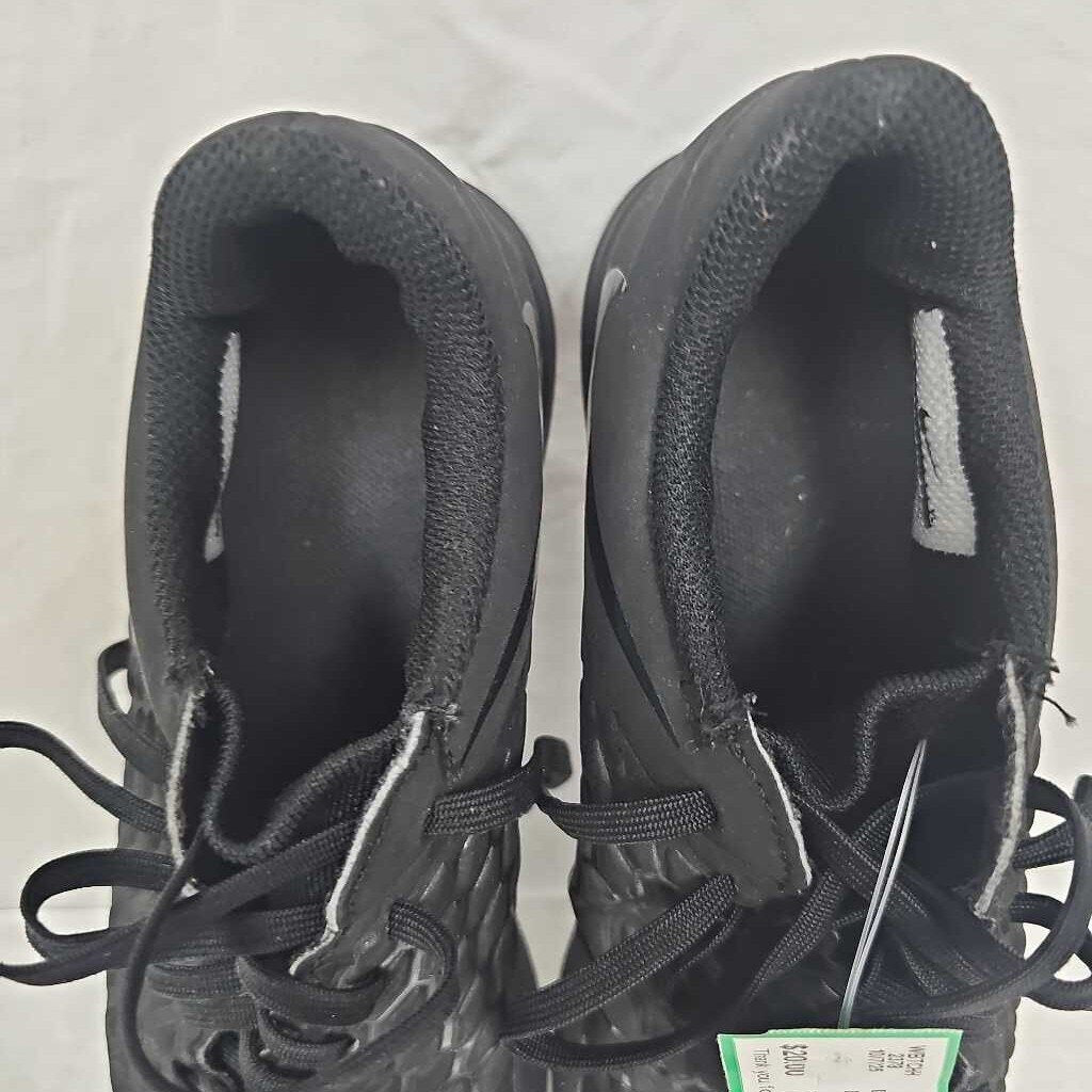 Nike HyperVenom Indoor Soccer Shoes, Size 2
