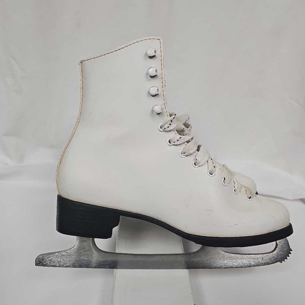 Womans Traditional Figure Skates, Size 7