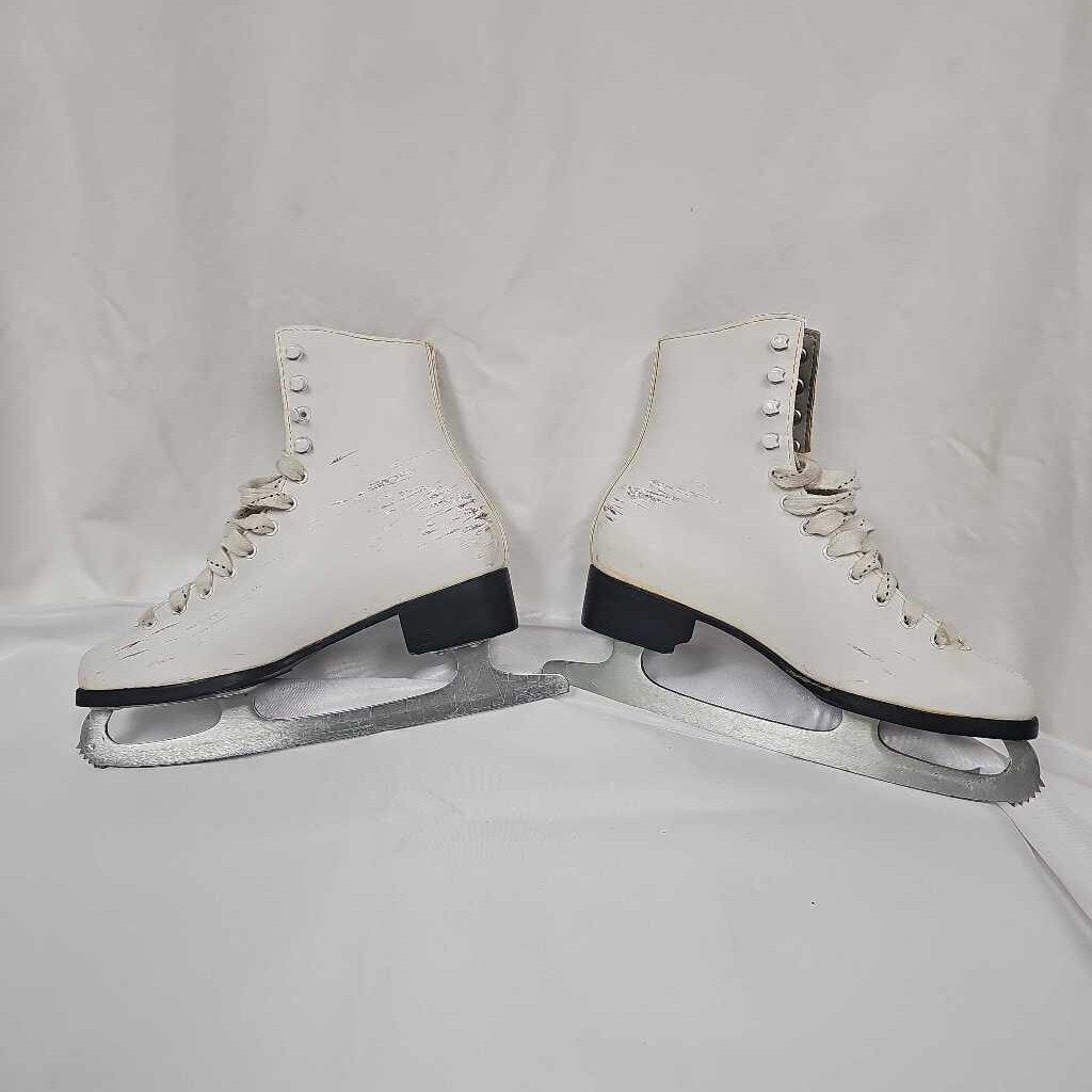 Womans Traditional Figure Skates, Size 7
