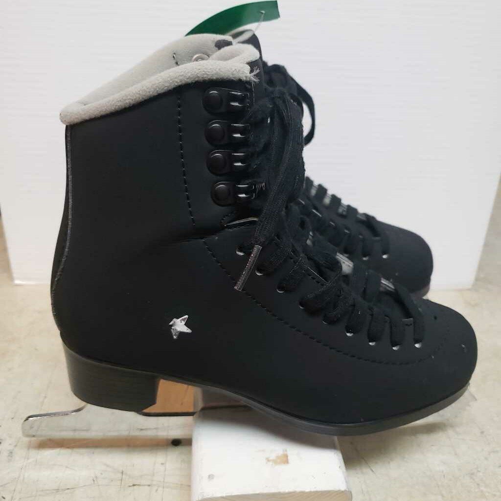 Jackson Mystique Boy's Figure Skates, Size 3.5