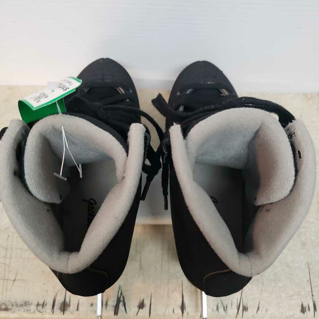 Jackson Mystique Boy's Figure Skates, Size 3.5