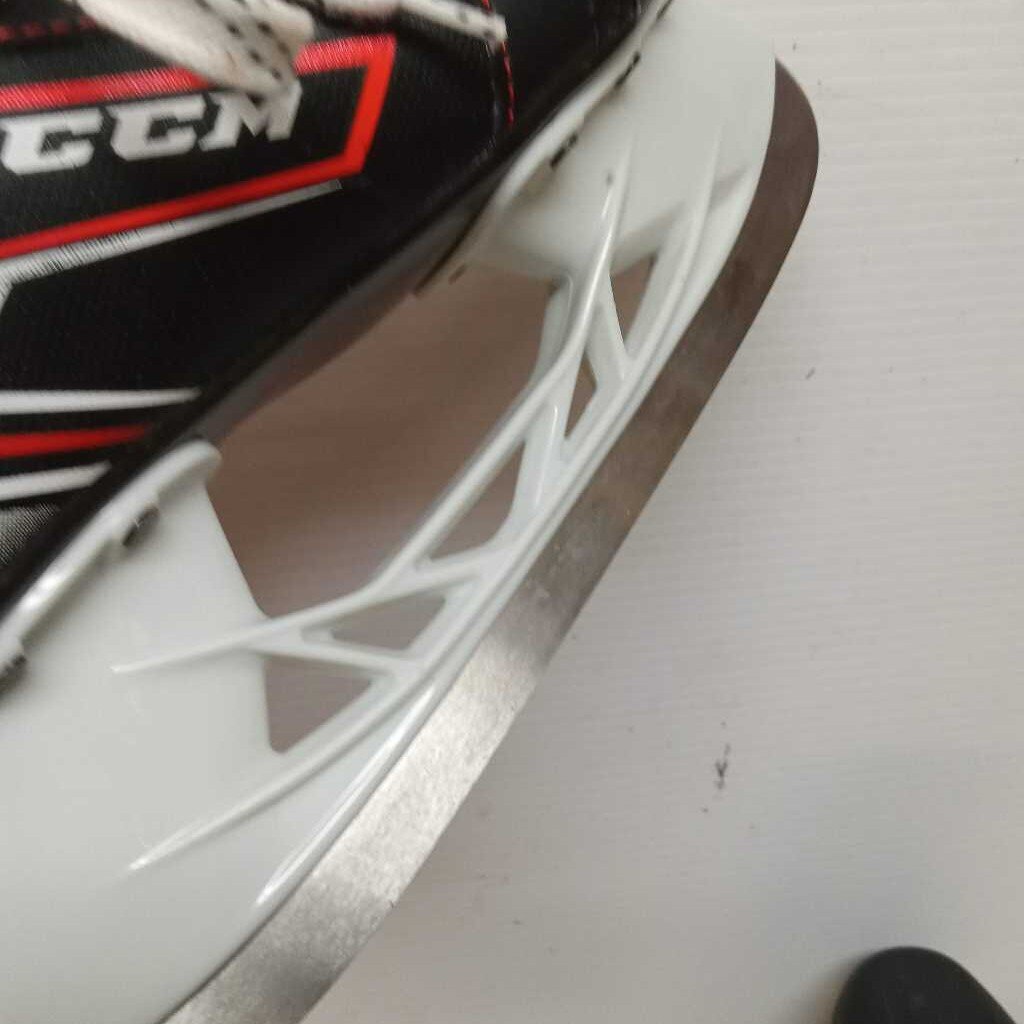CCM Jetspeed FT340 Junior Hockey SKates, Size 1