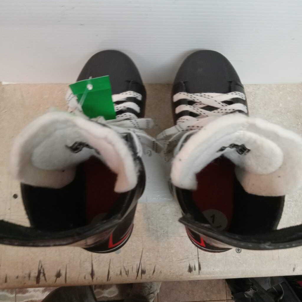 CCM Jetspeed FT340 Junior Hockey SKates, Size 1