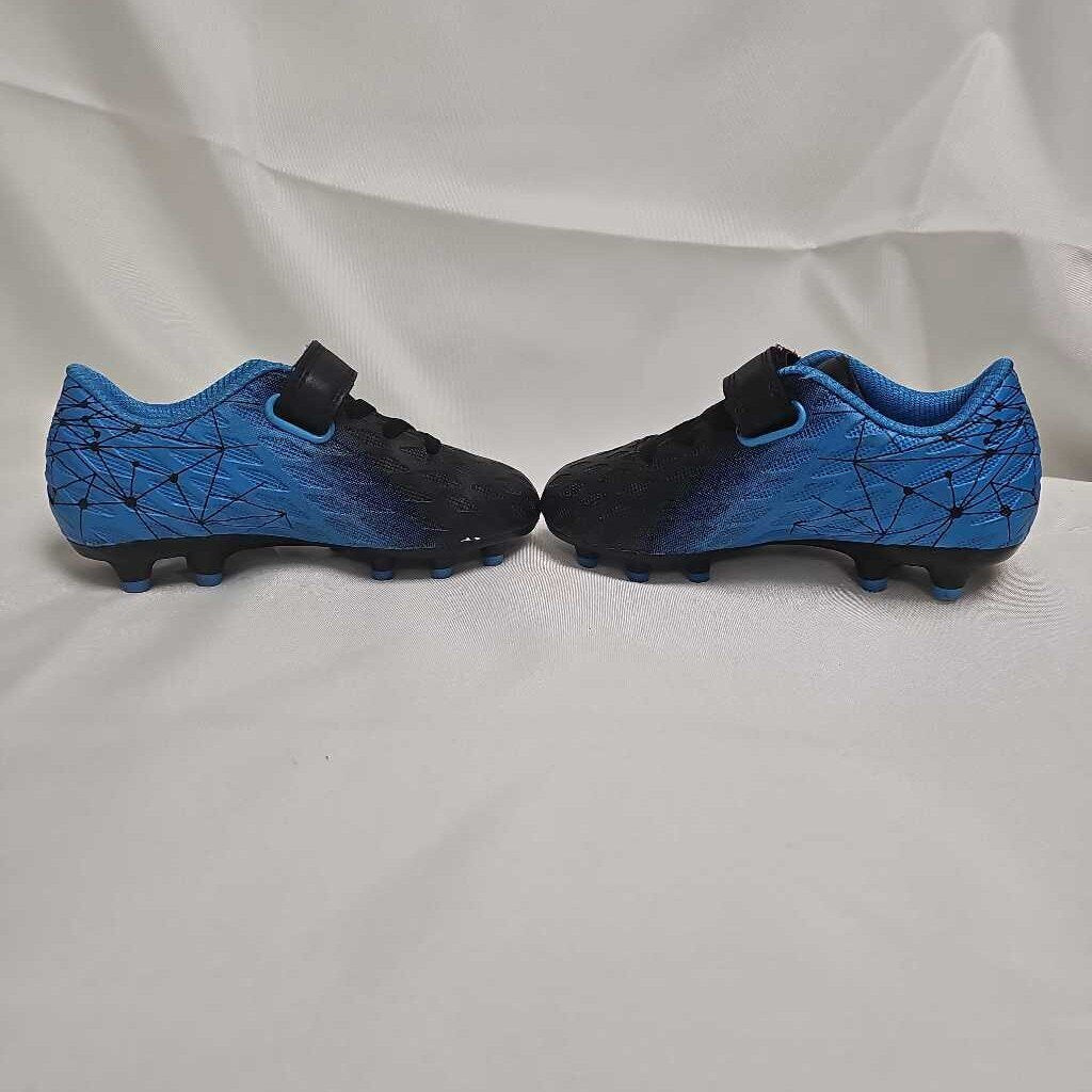 Deja Tu Huella Youth Soccer Cleats, Size Y10