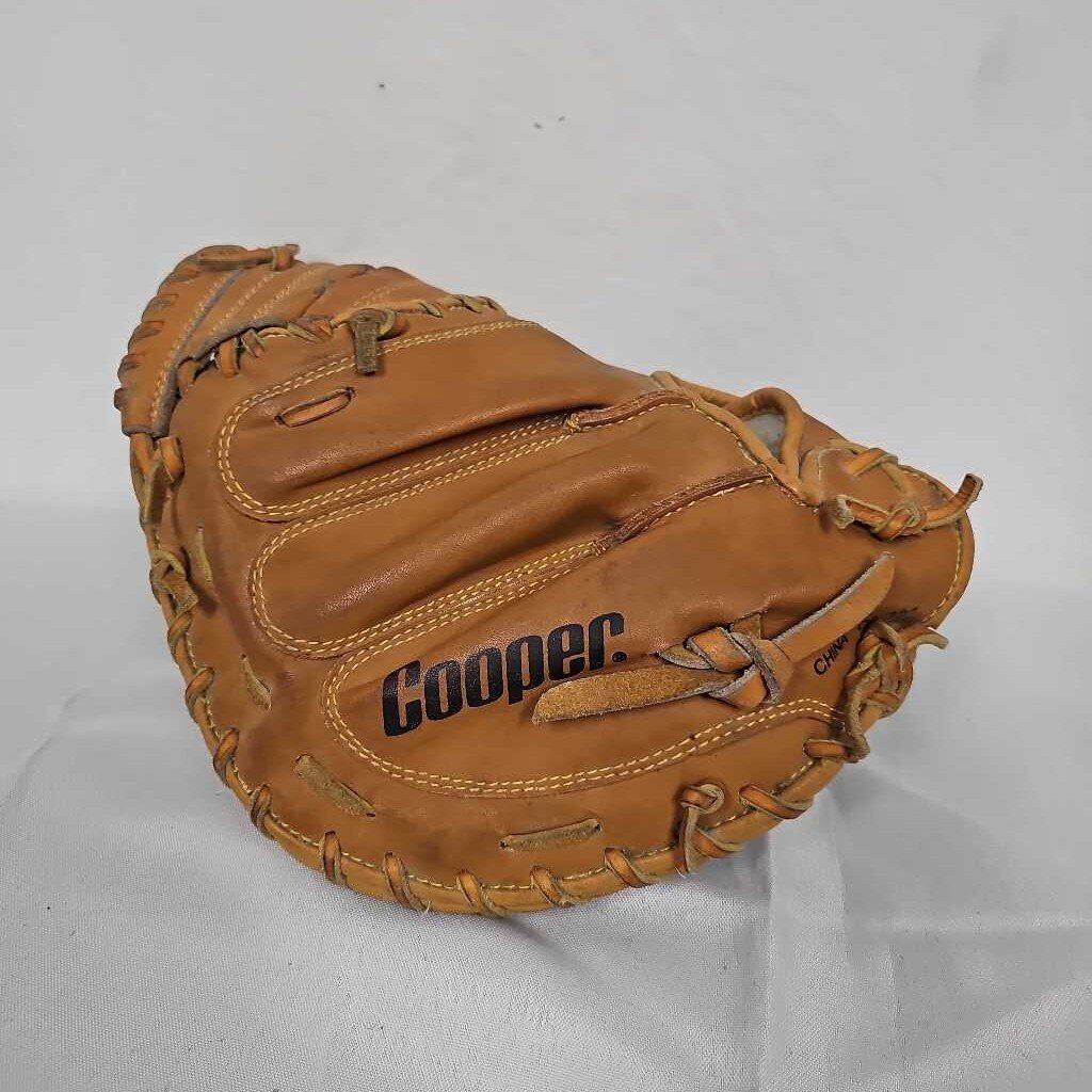 Cooper Black Diamond Series 222 Catchers Mitt - 32" RHT