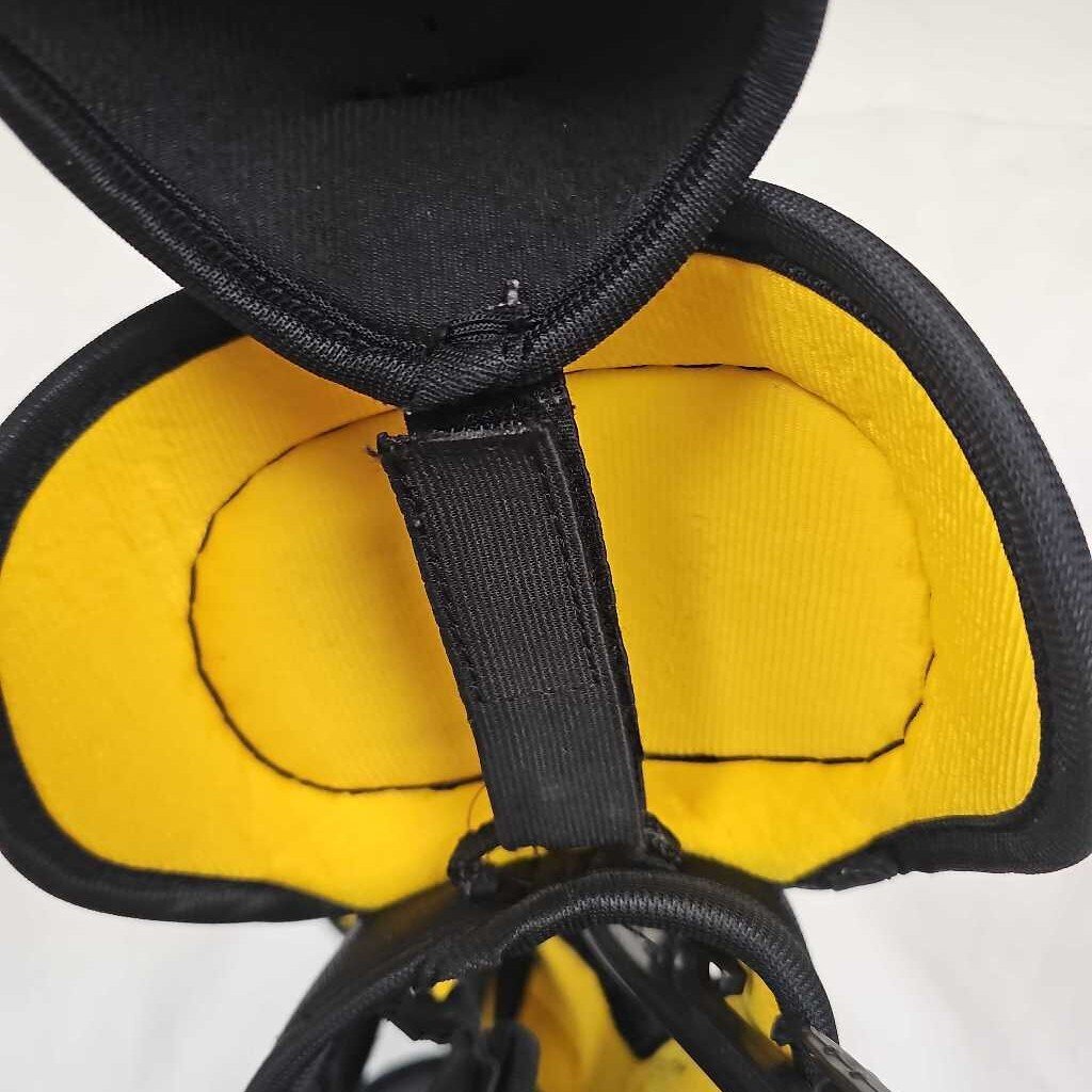 Bauer Supreme TotalOne MX3 Youth Hockey Shoulder Pads, Size Medium