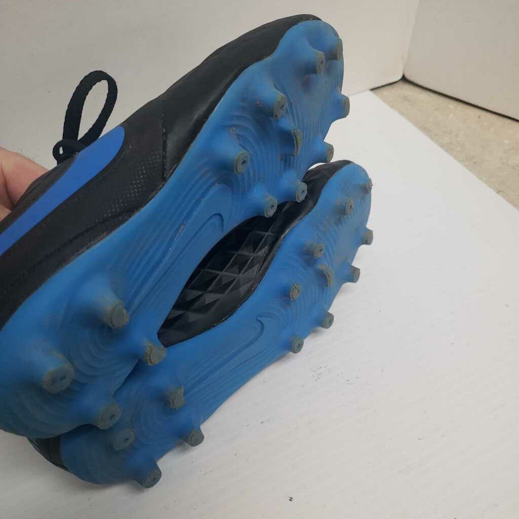 Nike Tiempo Soccer Cleats- 3.5
